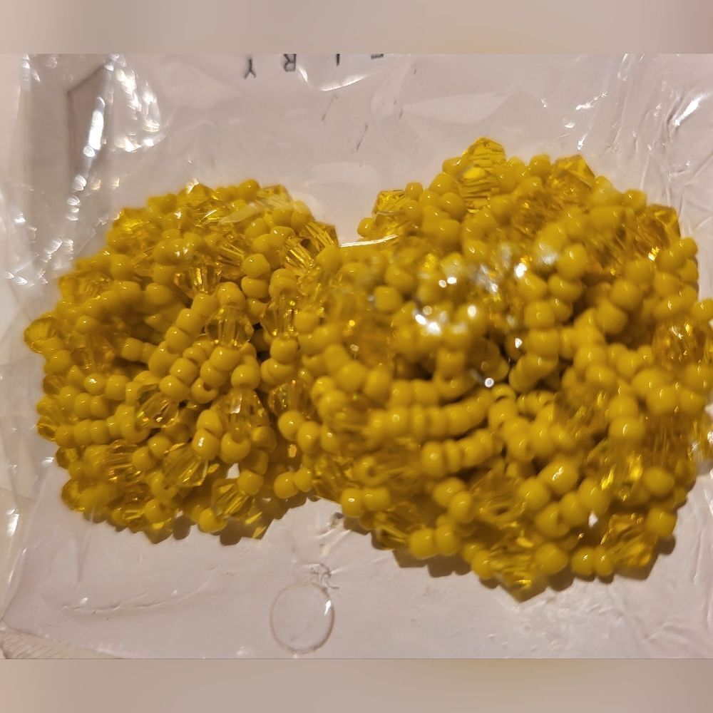 π YELLOW π BEADED CLUSTER EARRINGS. STUNNING ANDβNEW! - Picture 2 of 5